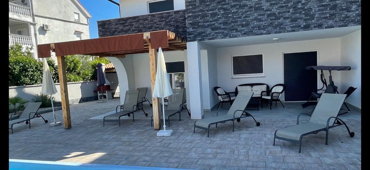 Villa Mira ***** Pinezići Exterior foto