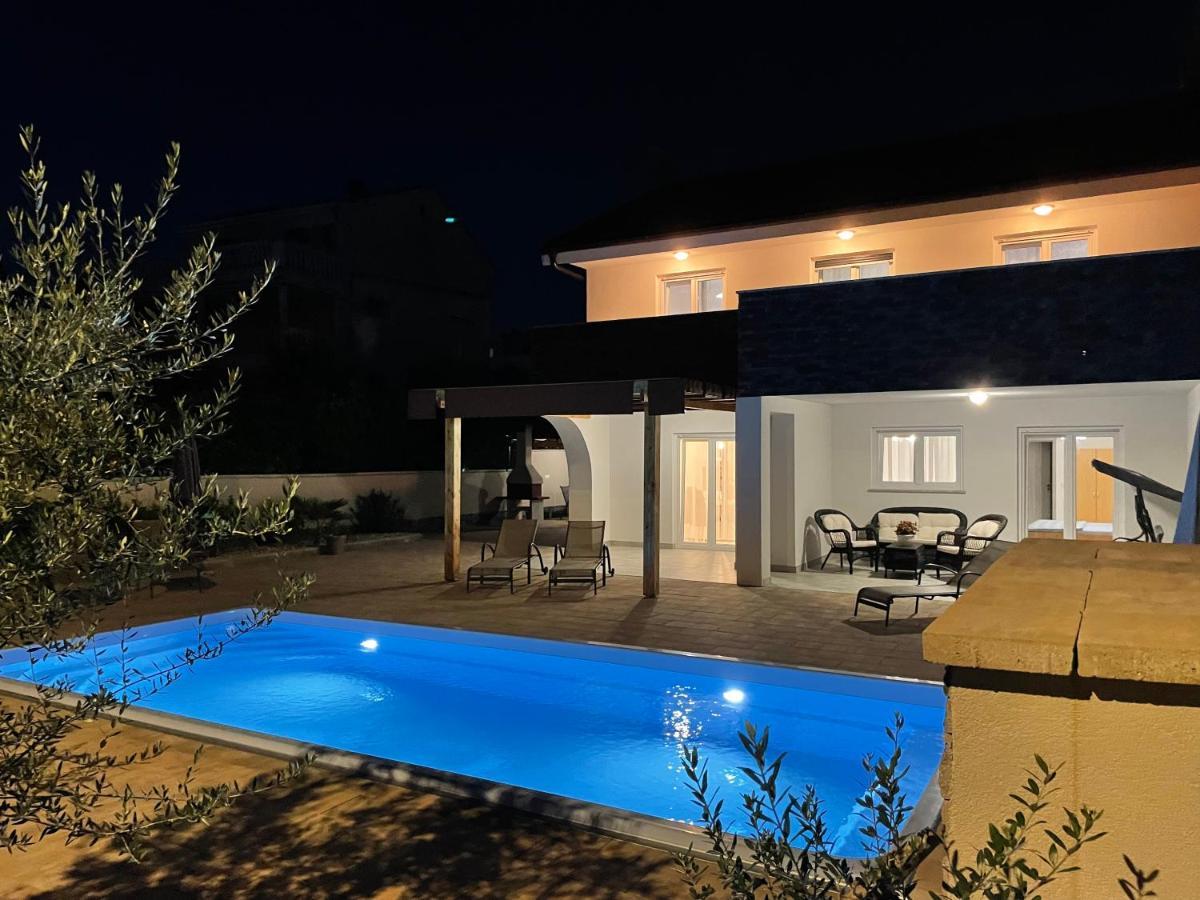 Villa Mira ***** Pinezići Exterior foto