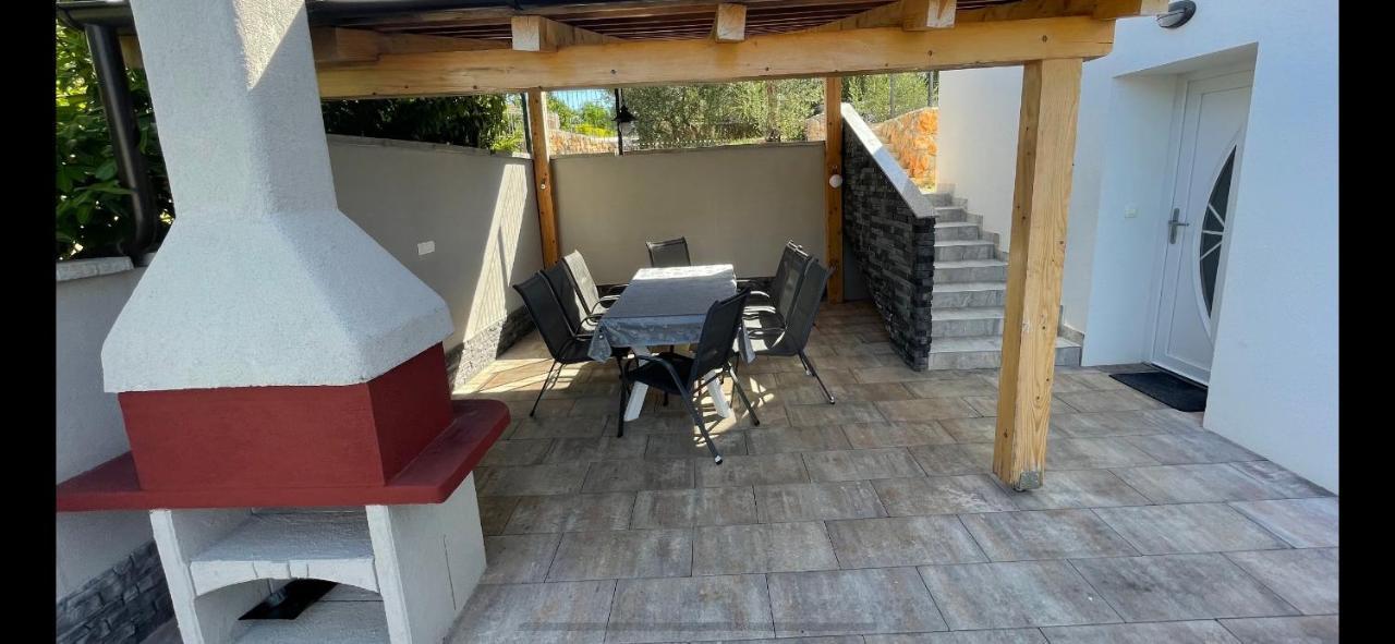 Villa Mira ***** Pinezići Exterior foto