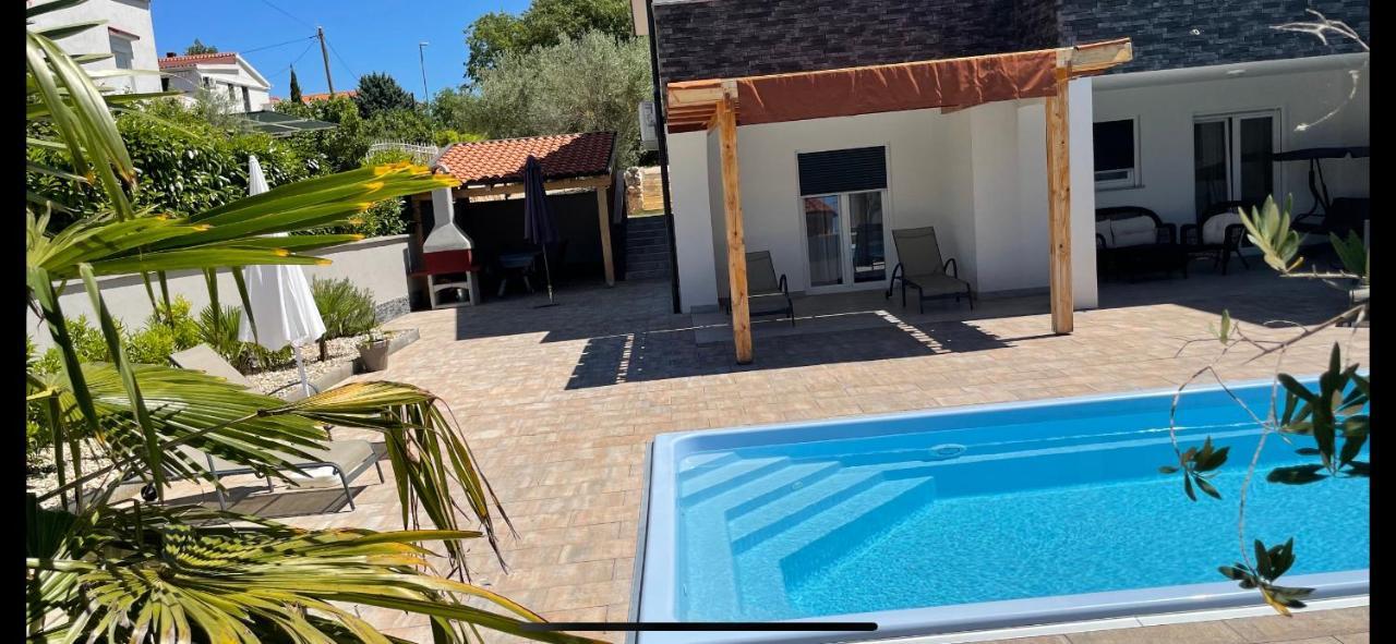 Villa Mira ***** Pinezići Exterior foto