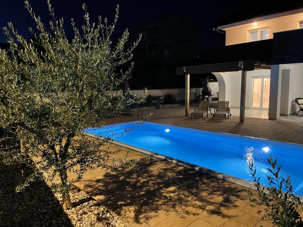 Villa Mira ***** Pinezići Exterior foto